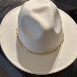 Fedora hat. Off white with gold chain detail.